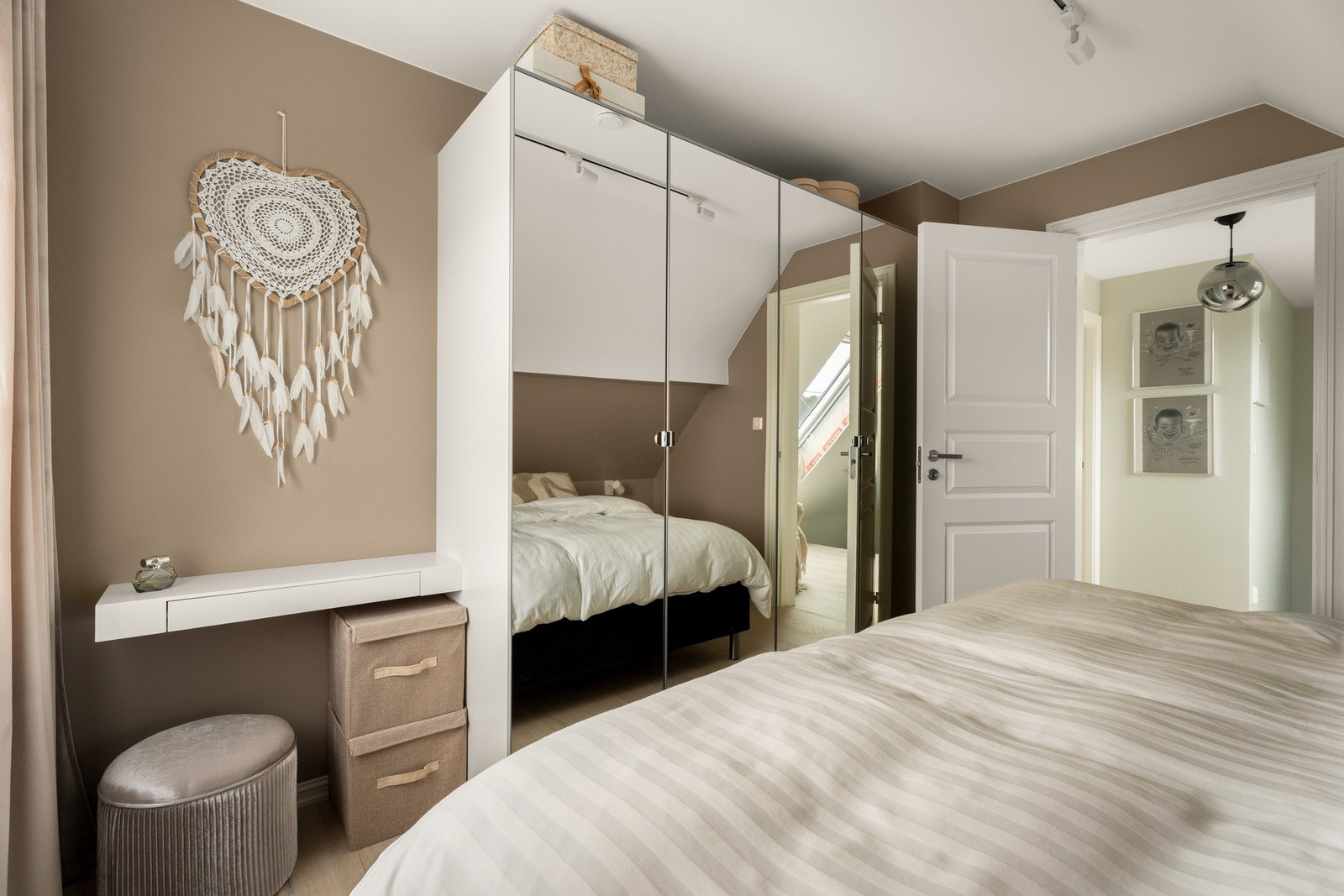 Soverommene har garderobeskap med god lagringsplass. Galleribilde