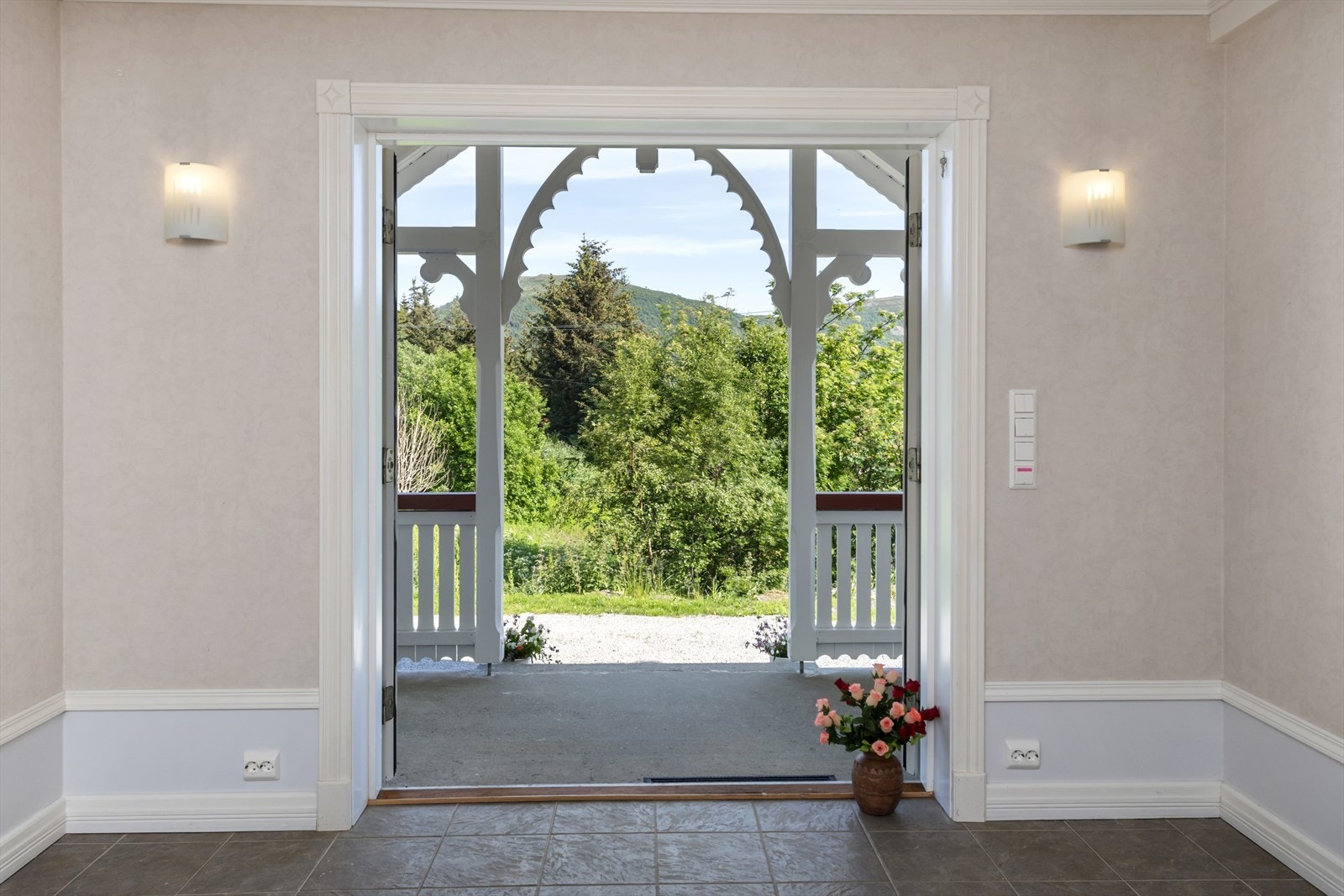 Inngangspartiet gir et godt førsteinntrykk av boligen! Galleribilde