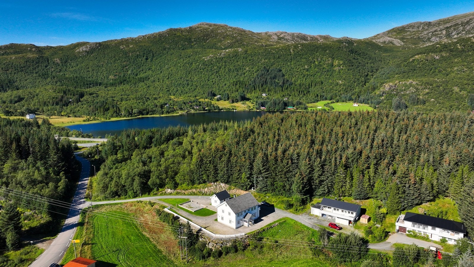 Dronefoto over området Galleribilde