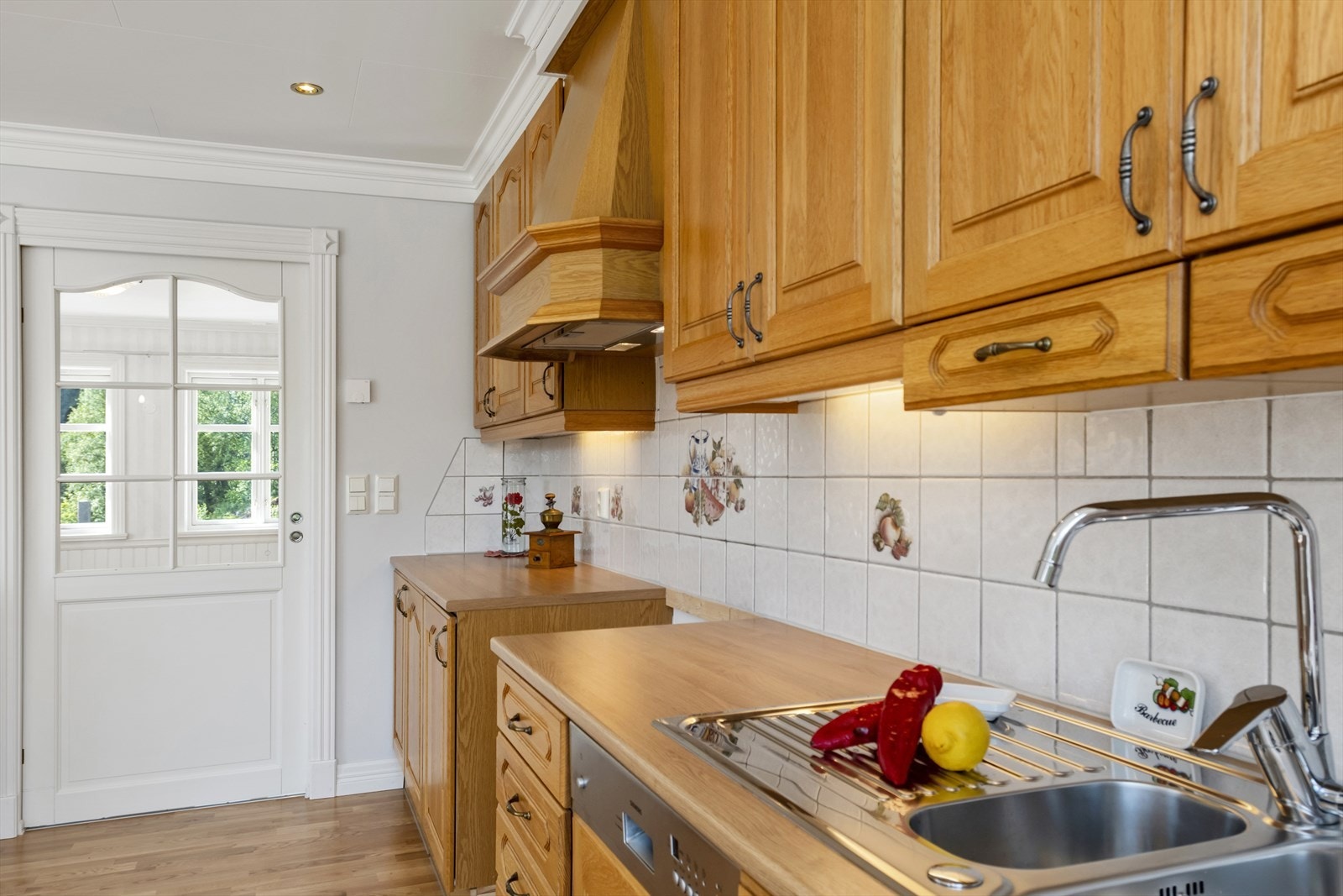 Innredningen har godt med skap- og benkeplass Galleribilde