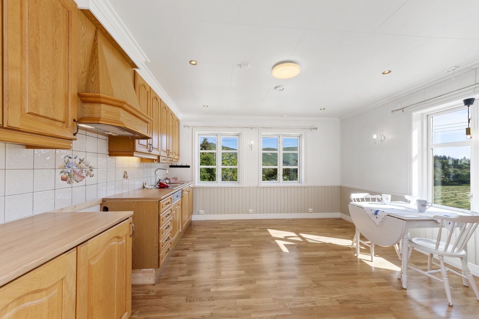 Innredning av heltre fra Kvandal kjøkken Galleribilde