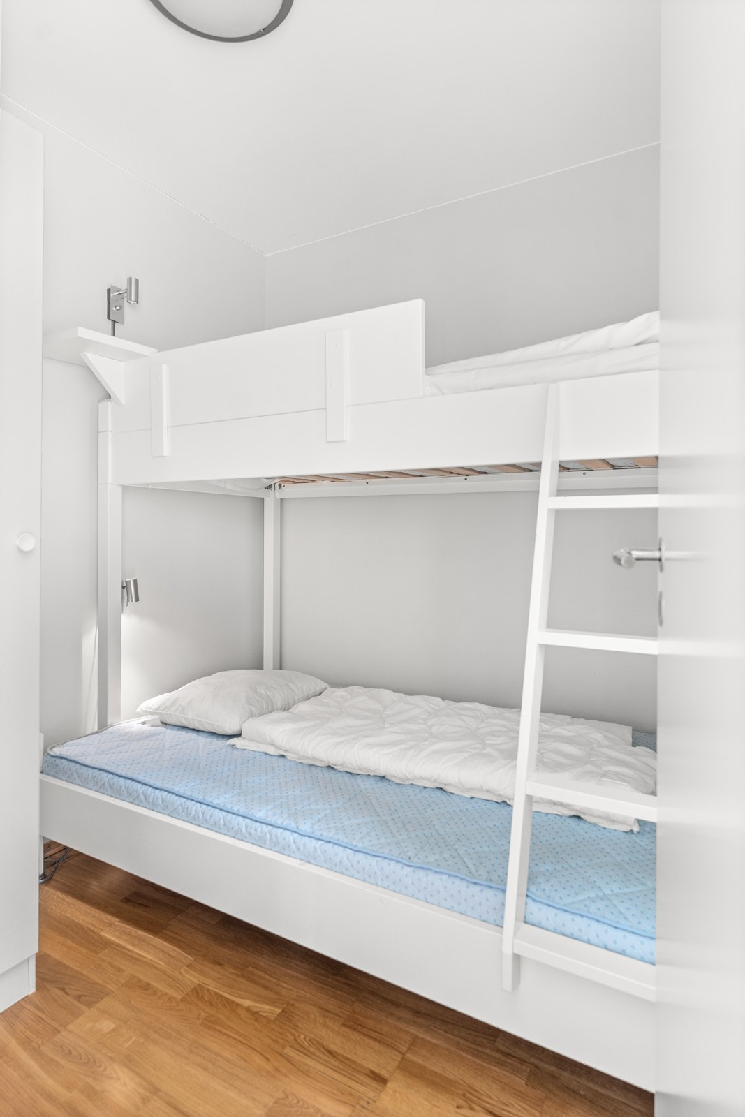 Soverom 2 i leiligheten. Her er det 3 sengeplasser. Galleribilde