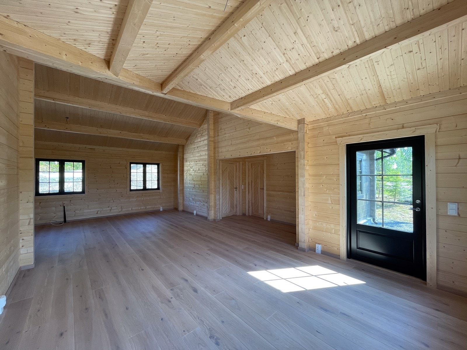 Illustrasjonsbilde fra identisk, ferdig bygget hytte på det samme hyttefeltet (Arebekken hyttefelt 15) Galleribilde