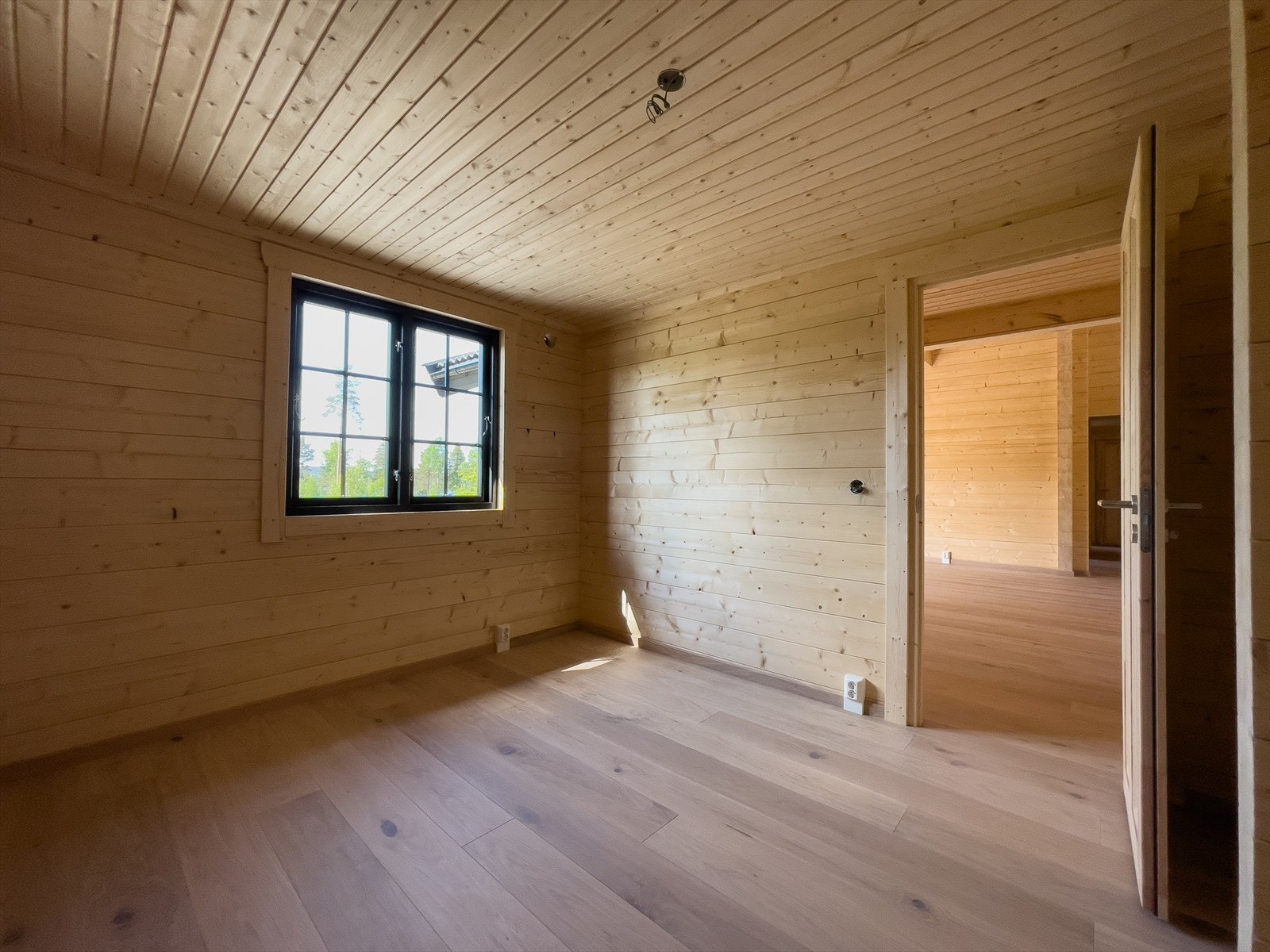 Illustrasjonsbilde fra identisk, ferdig bygget hytte på det samme hyttefeltet (Arebekken hyttefelt 15) Galleribilde