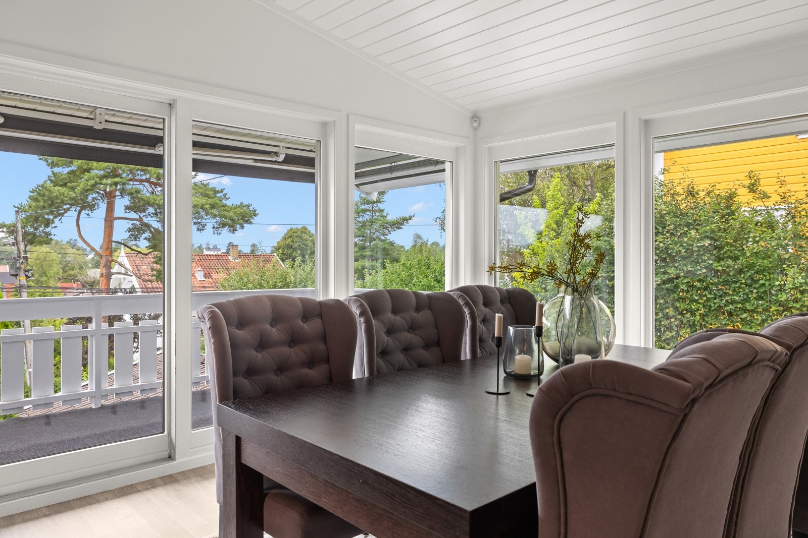 Fra stuen er det utgang til balkong målt til ca. 19 m², gjennom skyvedører Galleribilde