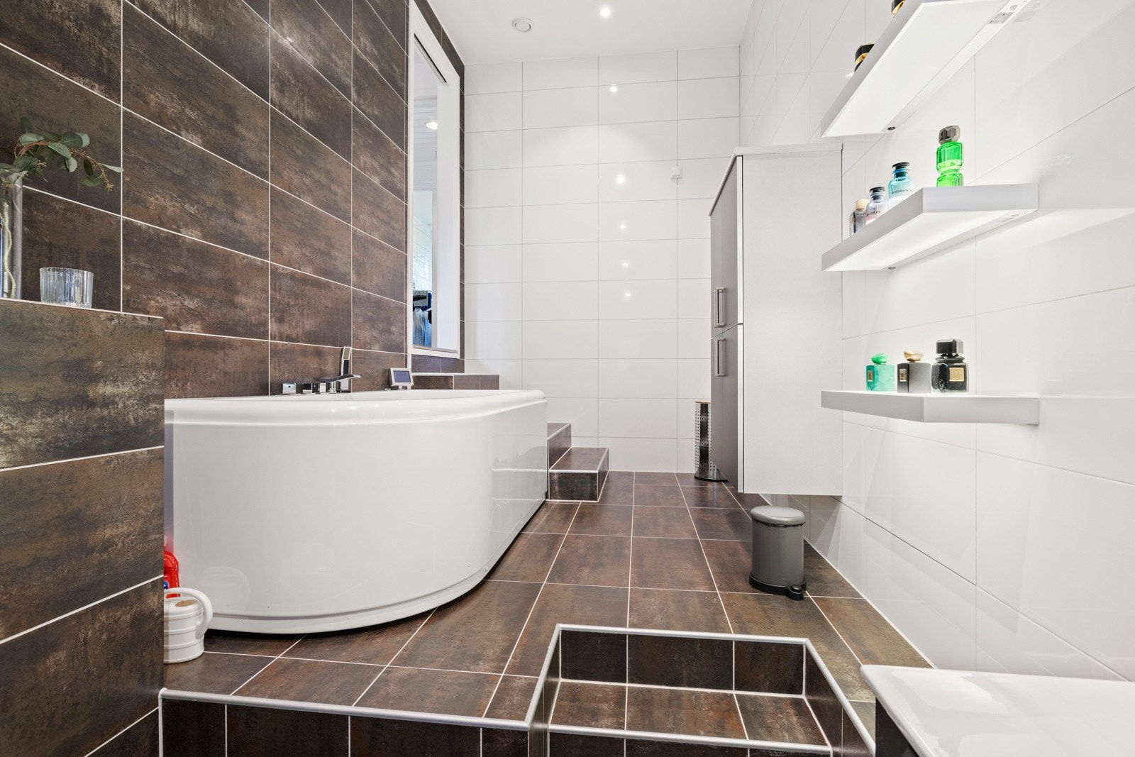 Badet er designet over flere plattå Galleribilde