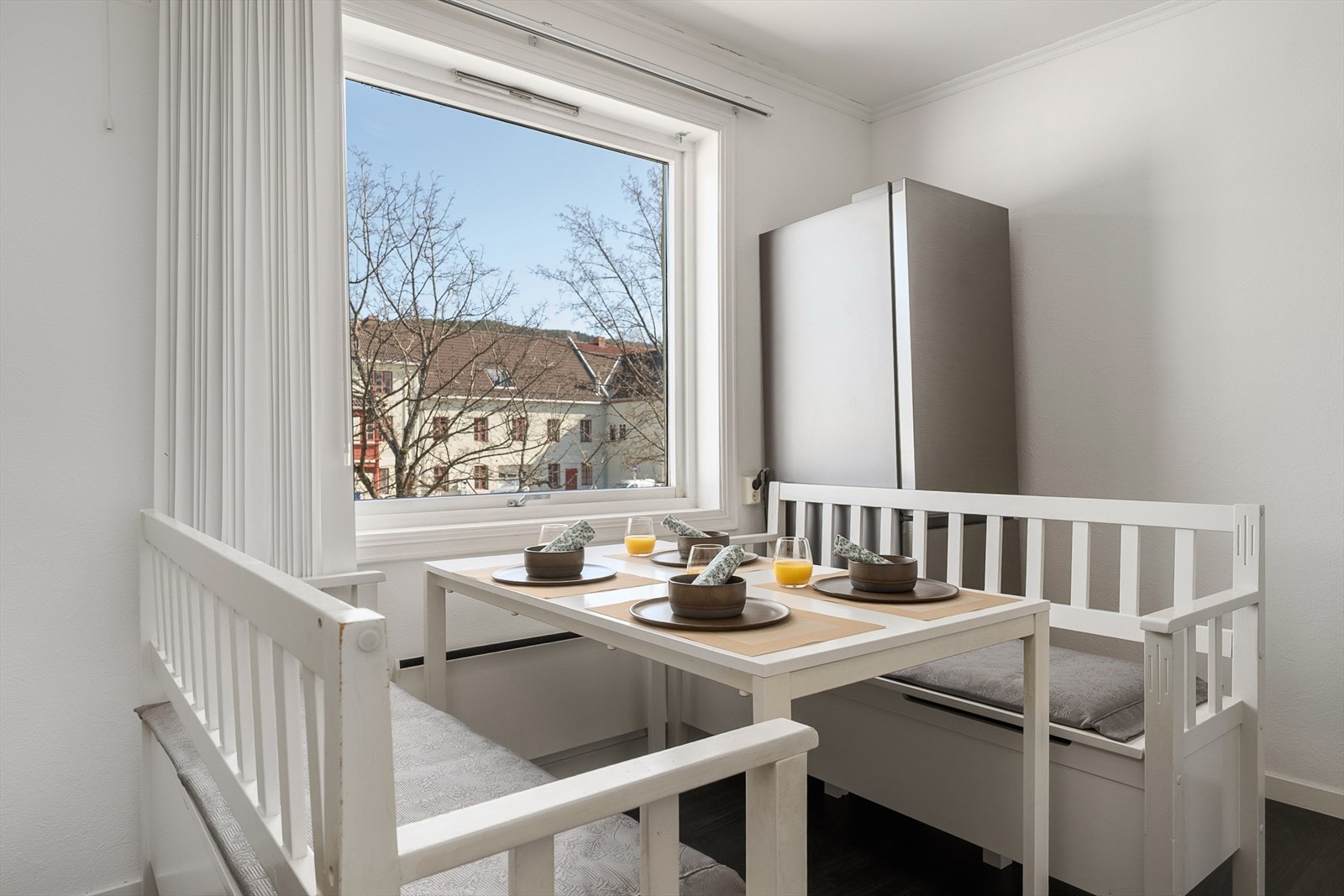 Spisebord på kjøkken Galleribilde