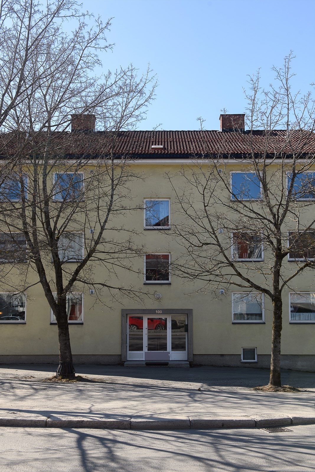 Inngangsparti fra bakkeplan Galleribilde