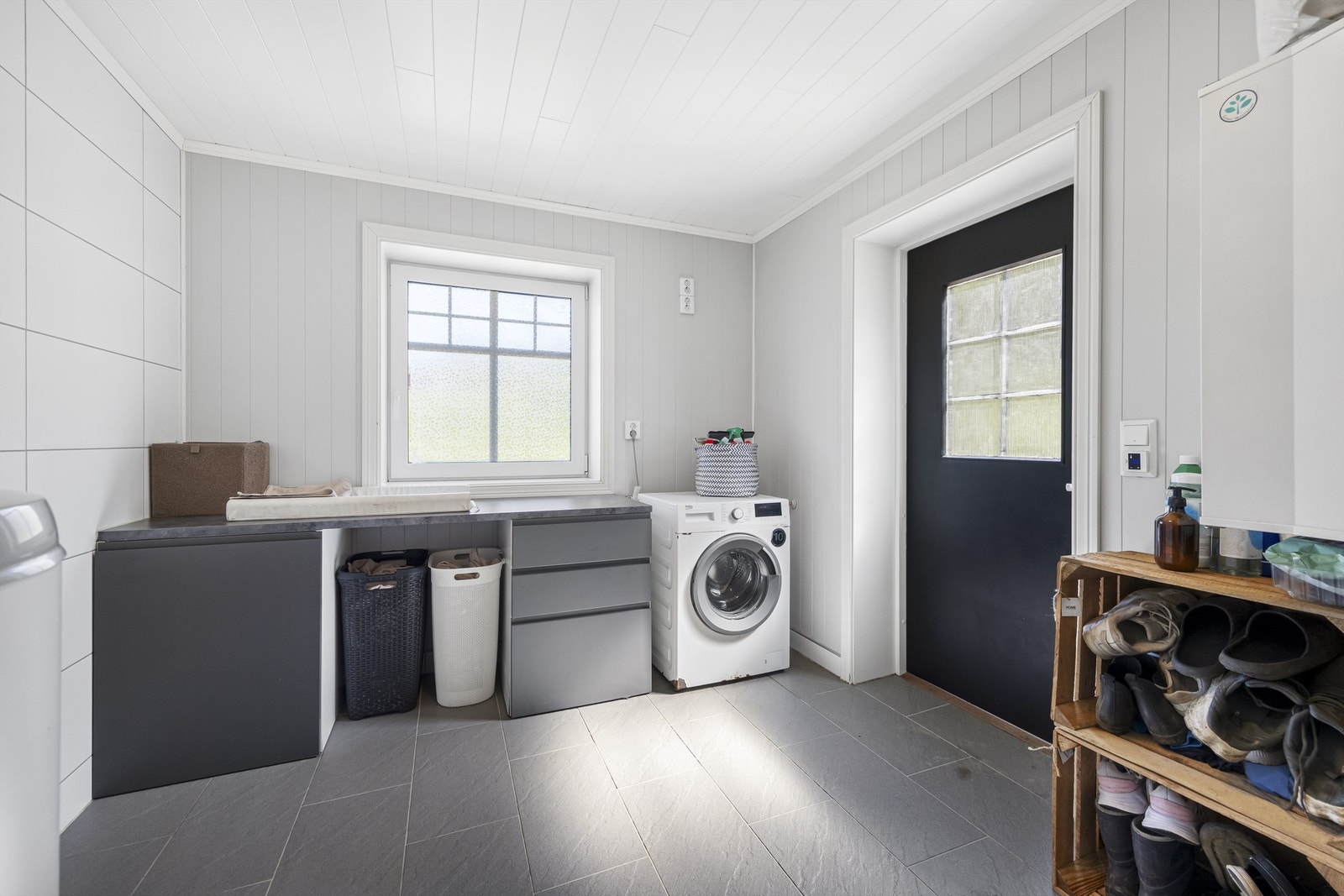 Vaskerom/teknisk rom
med egen inngang Galleribilde