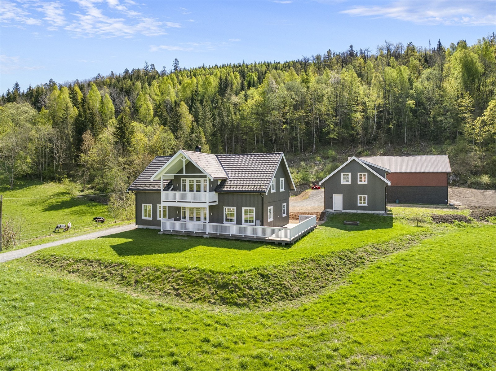 Våningshus og garasje ble bygget i 2019 og ferdigstilt i 2020. Galleribilde