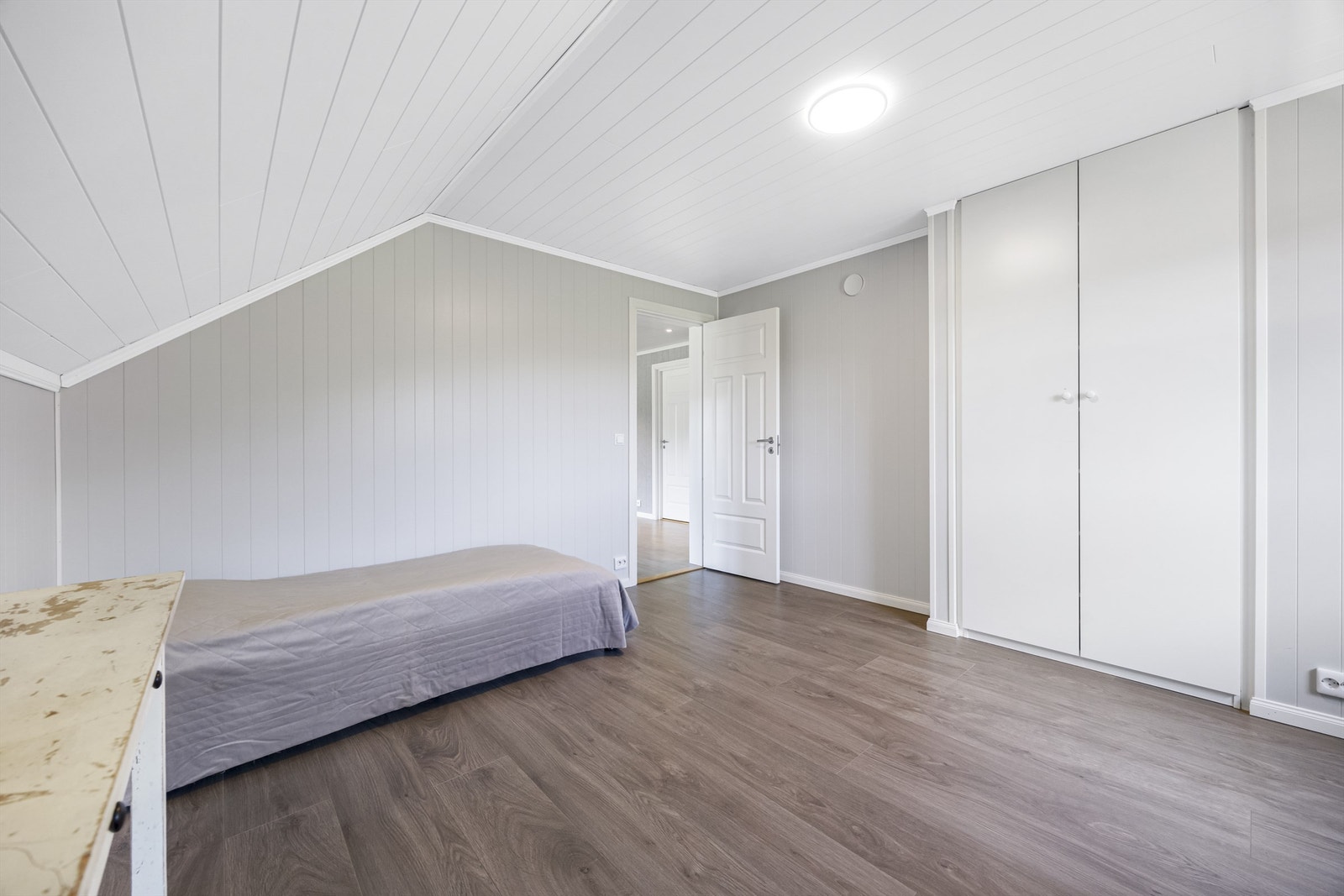 Soverom med innebygget skap Galleribilde