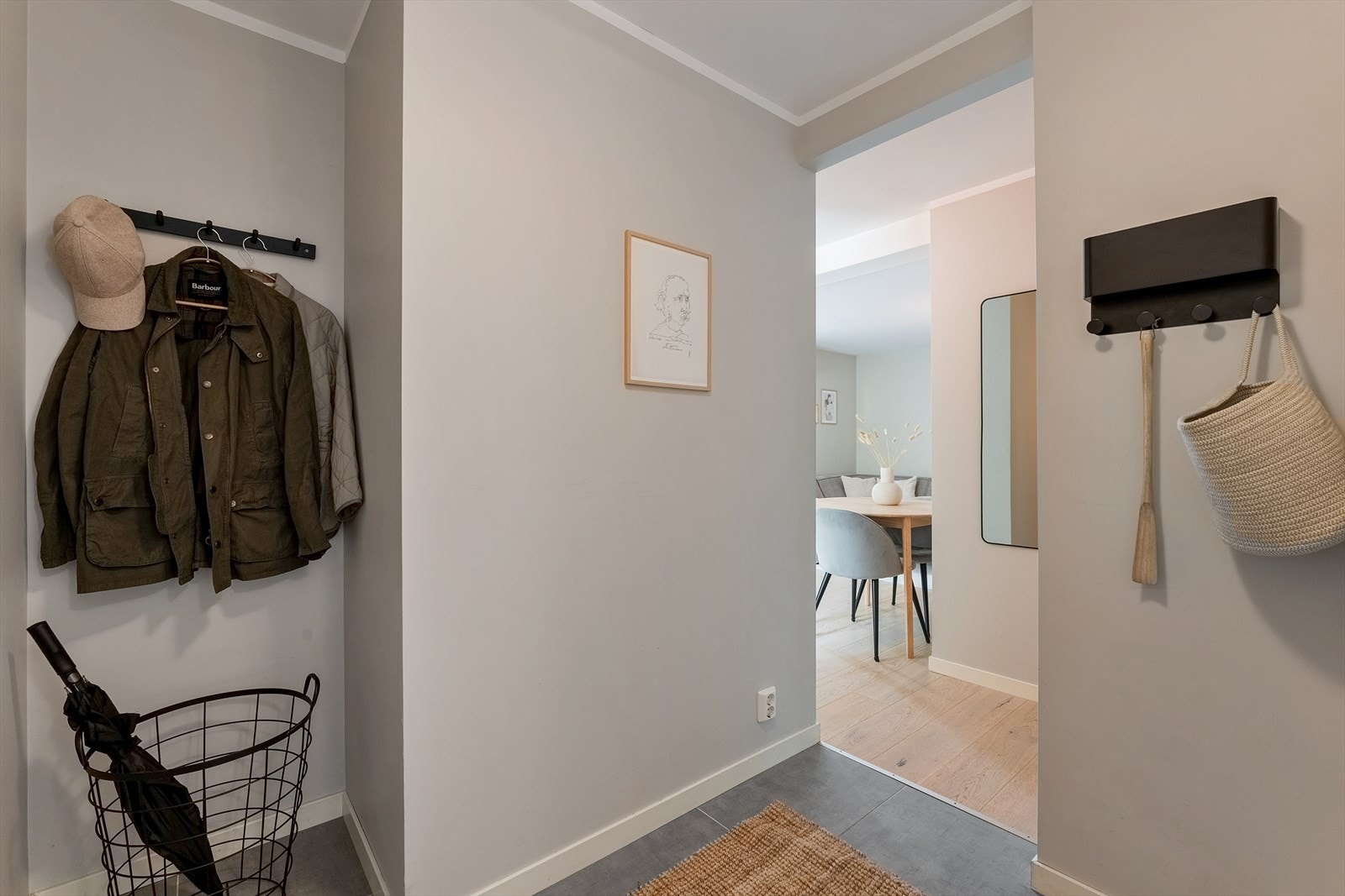 - Velkommen inn til en entré på 3,7 m² - Galleribilde