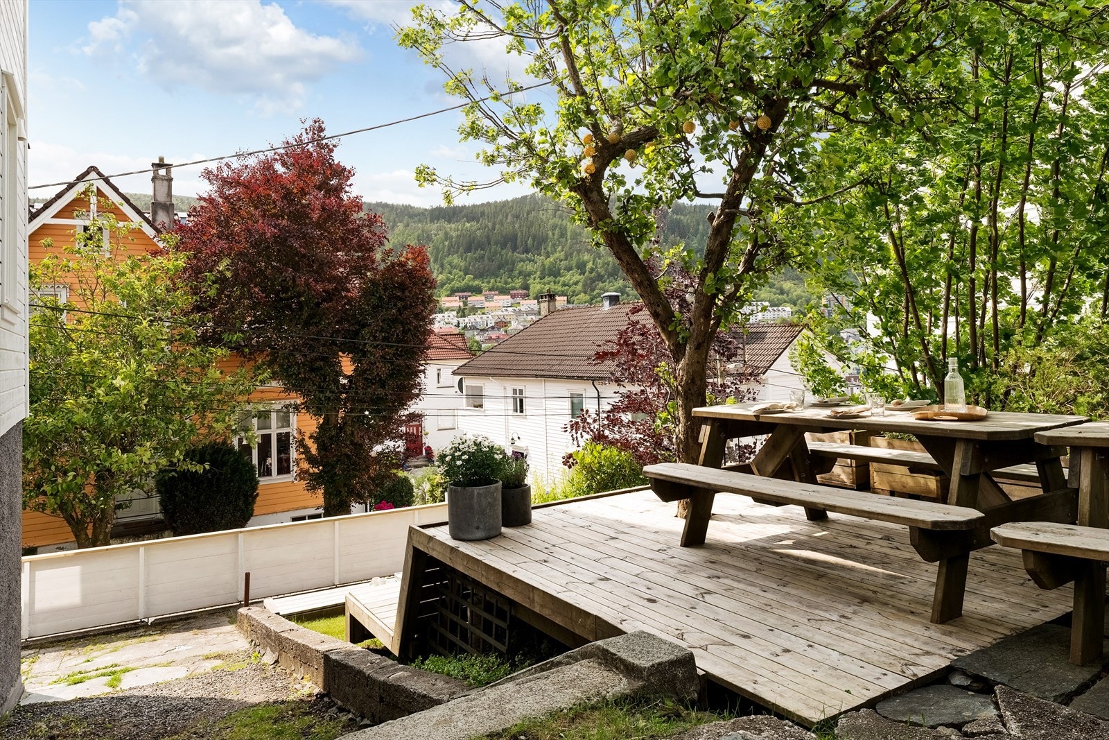 - Sameiet har en felles uteplass med gode solforhold midtsommers - Galleribilde