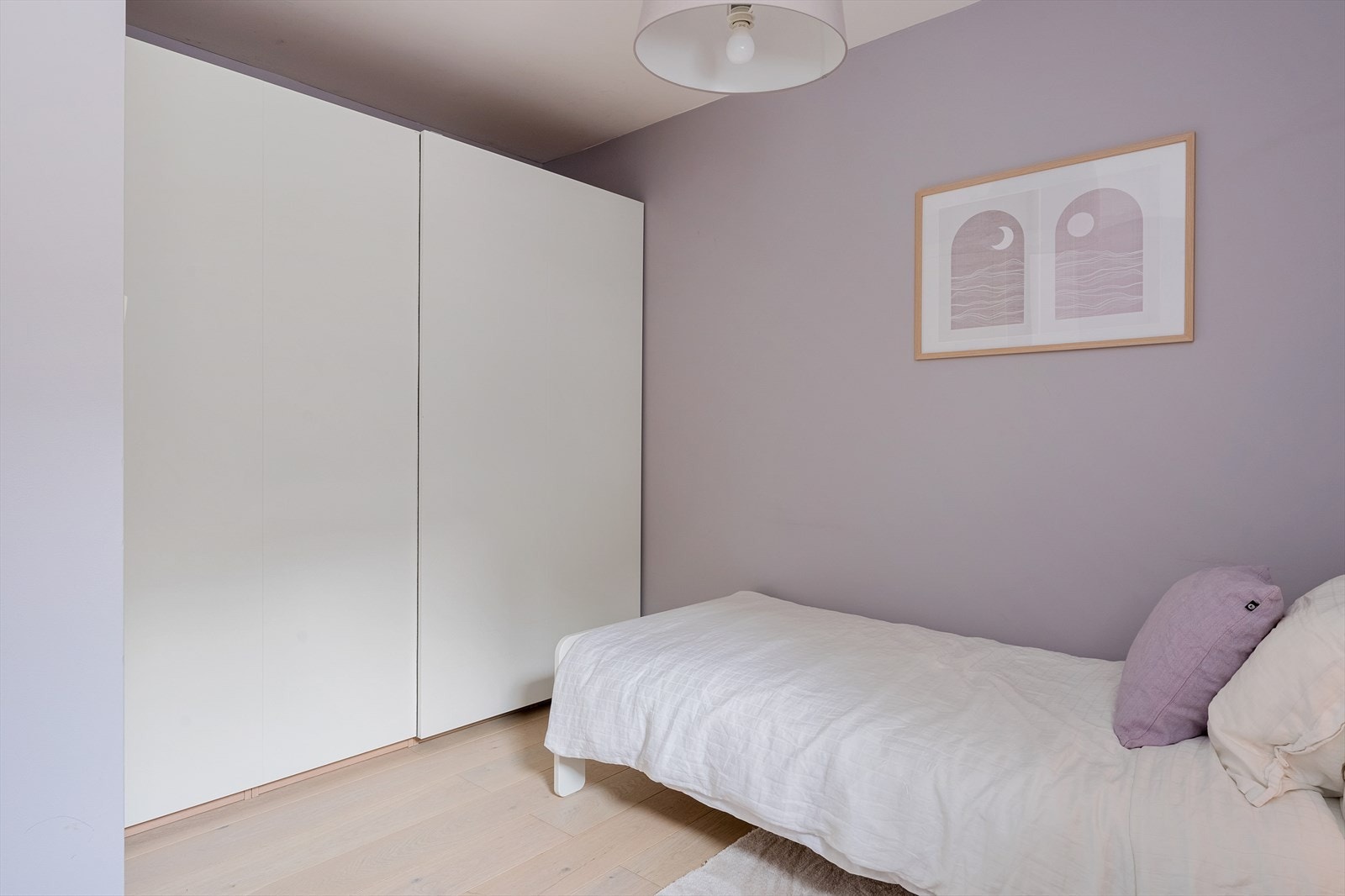 - God plass til skap og øvrig ønsket møblement - Galleribilde