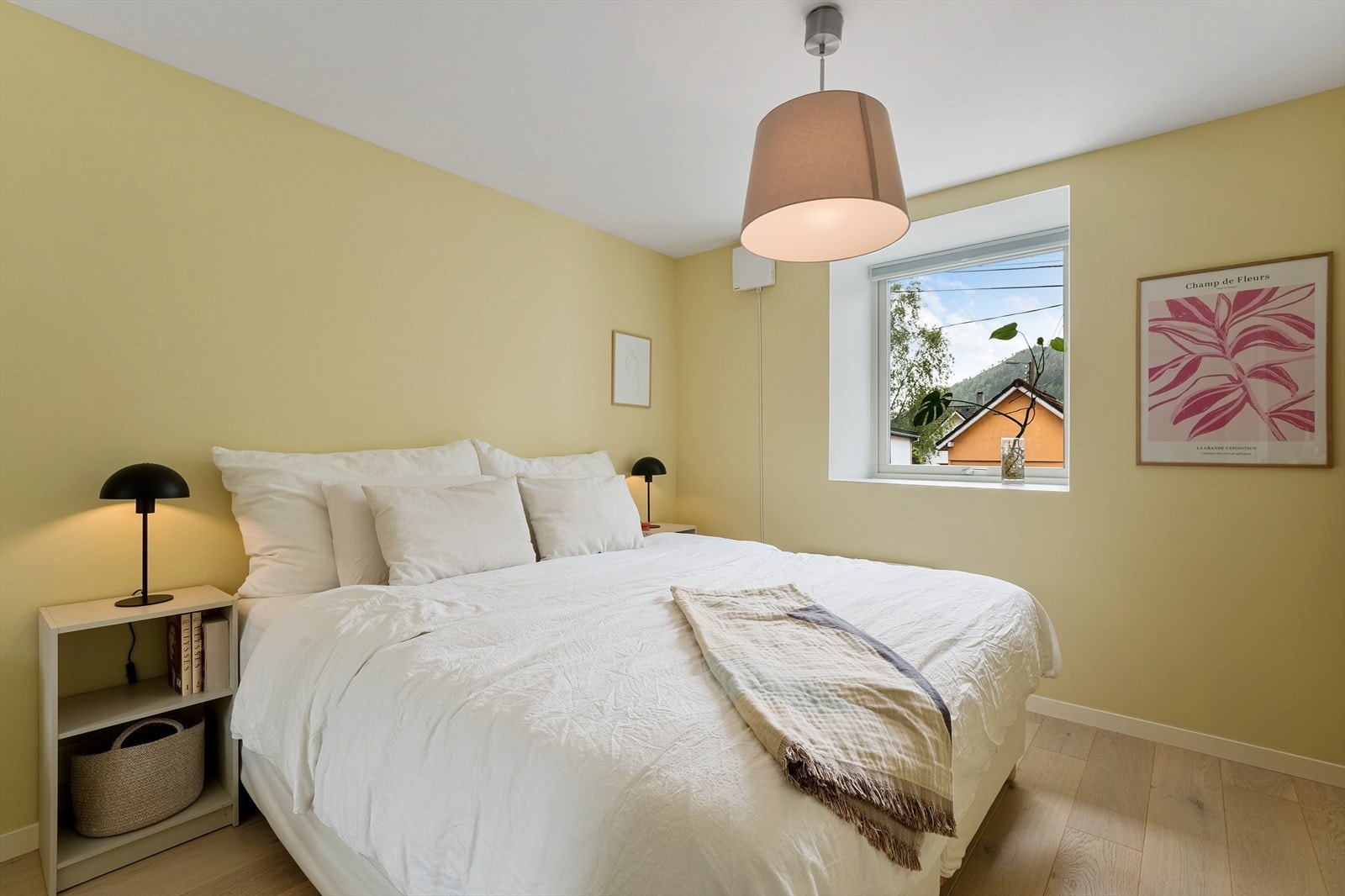 - Hovedsoverommet er av god størrelse og måler 10,6 m² - Galleribilde