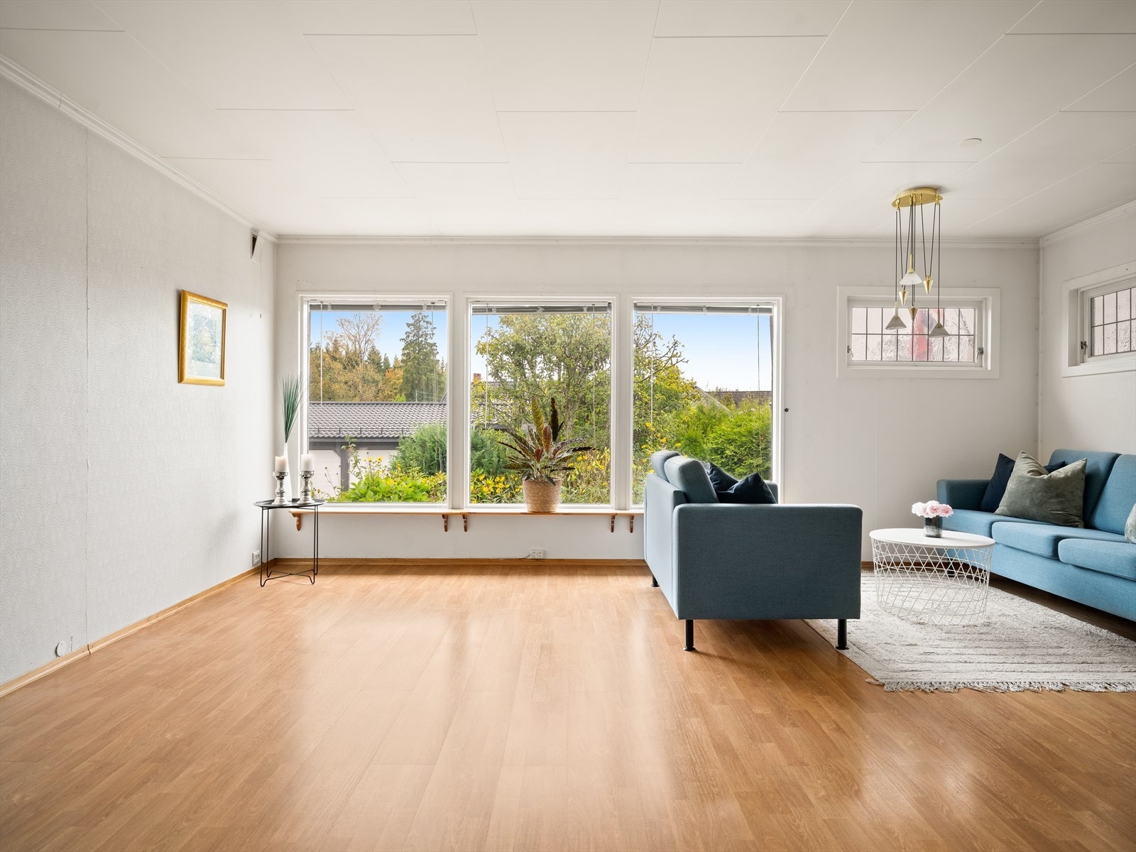 I stuen er det god plass til sofaseksjon, tv-benk og annen ønskelig innredning. Galleribilde