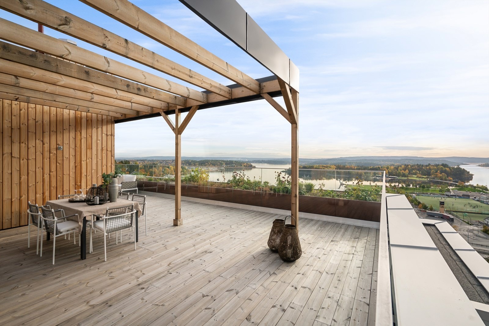 Terrasse med pergola. Galleribilde