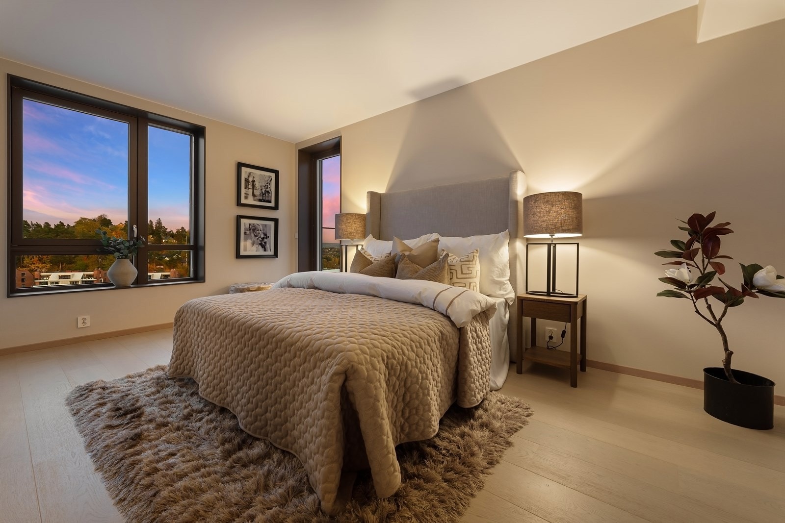 Hovedsoverommet er på hele 20 m2 - her er det god plass til både seng og nattbord. Langs veggen er det avsatt plass til garderobeskap. Galleribilde