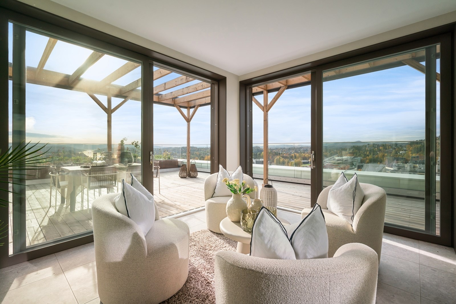 Vinterhagen har 2 store heve/skyedører. Galleribilde