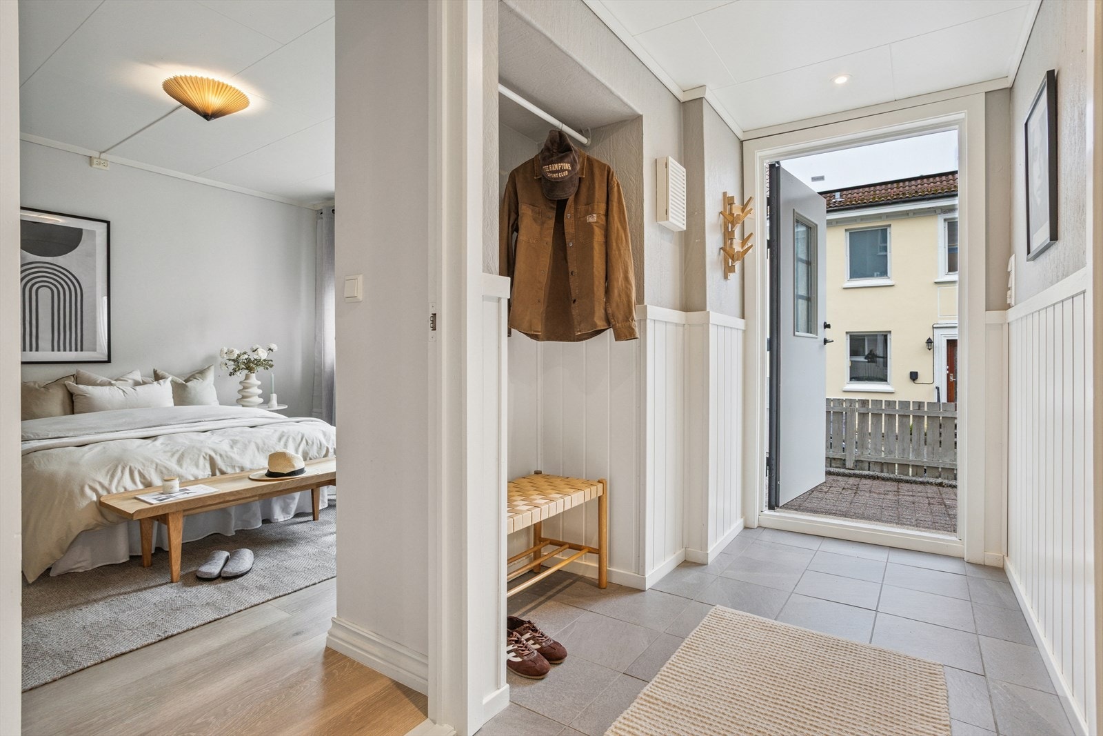 Entré med plass til oppbevaring Galleribilde