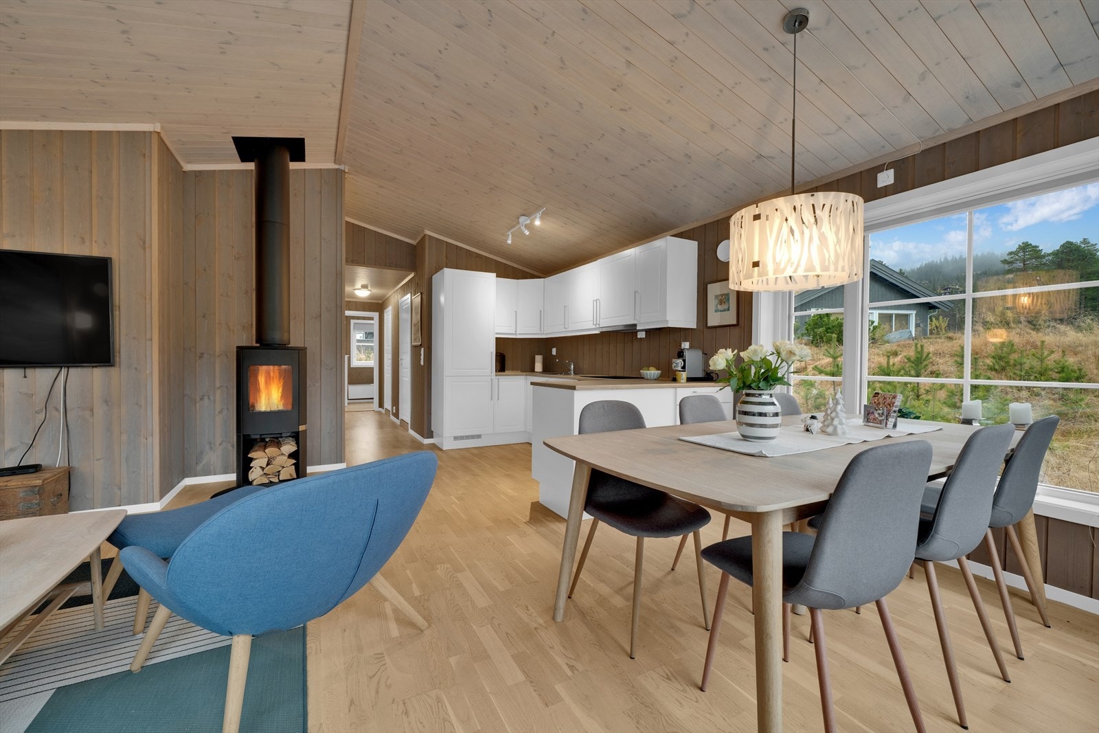 Åpen kjøkken- og stueløsning. Galleribilde