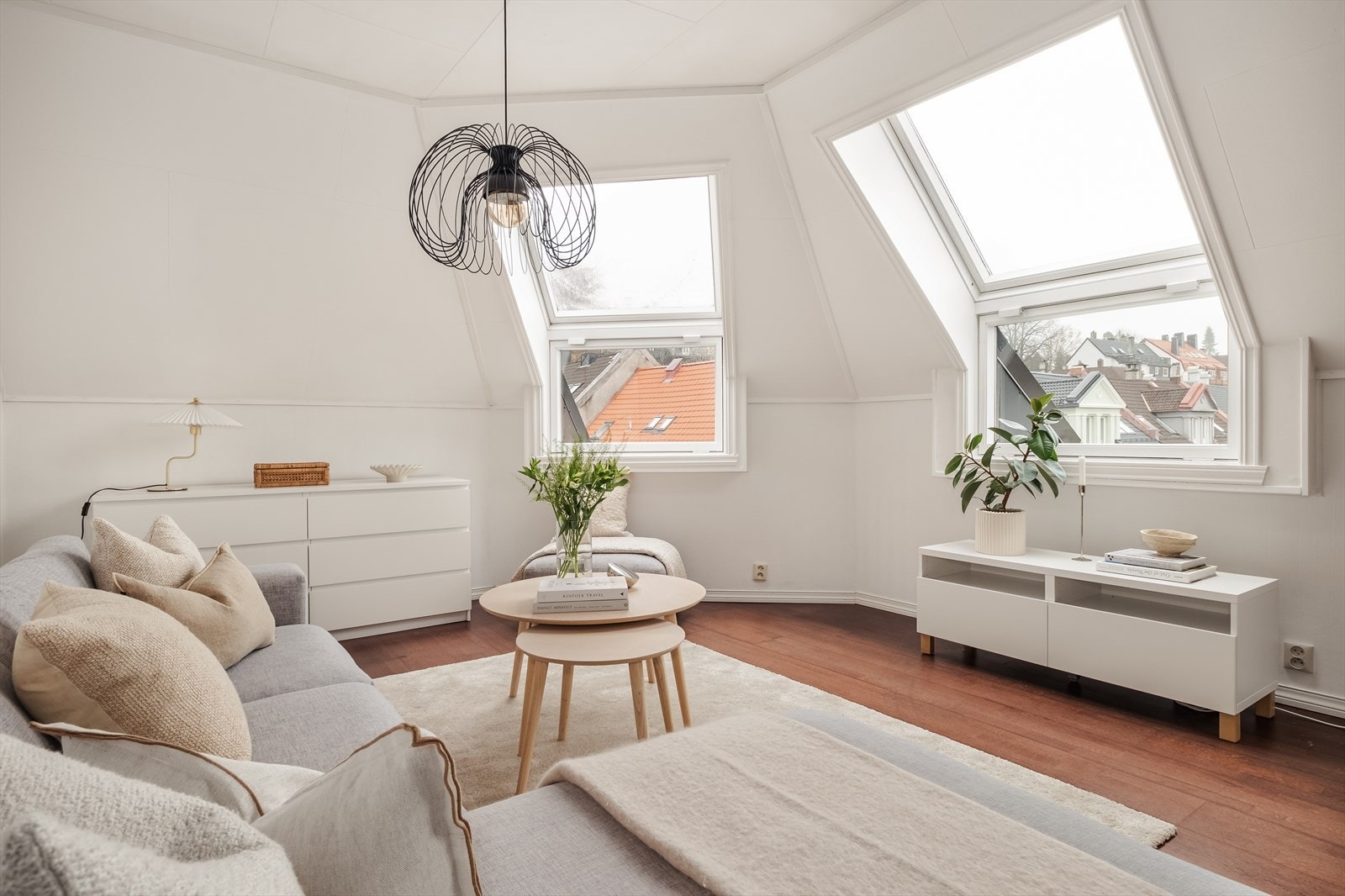 Stuen er på 26,3 kvm og kan innredes med både spisebord og sofagruppe. Galleribilde