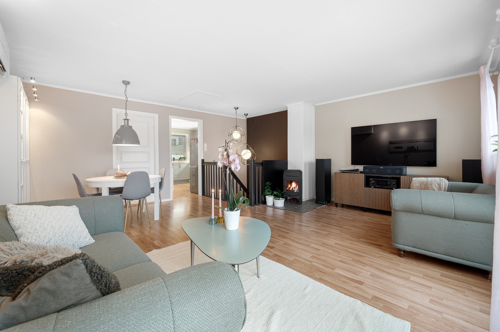 Flott familiebolig med god planløsning og romslige oppholdsrom. Galleribilde