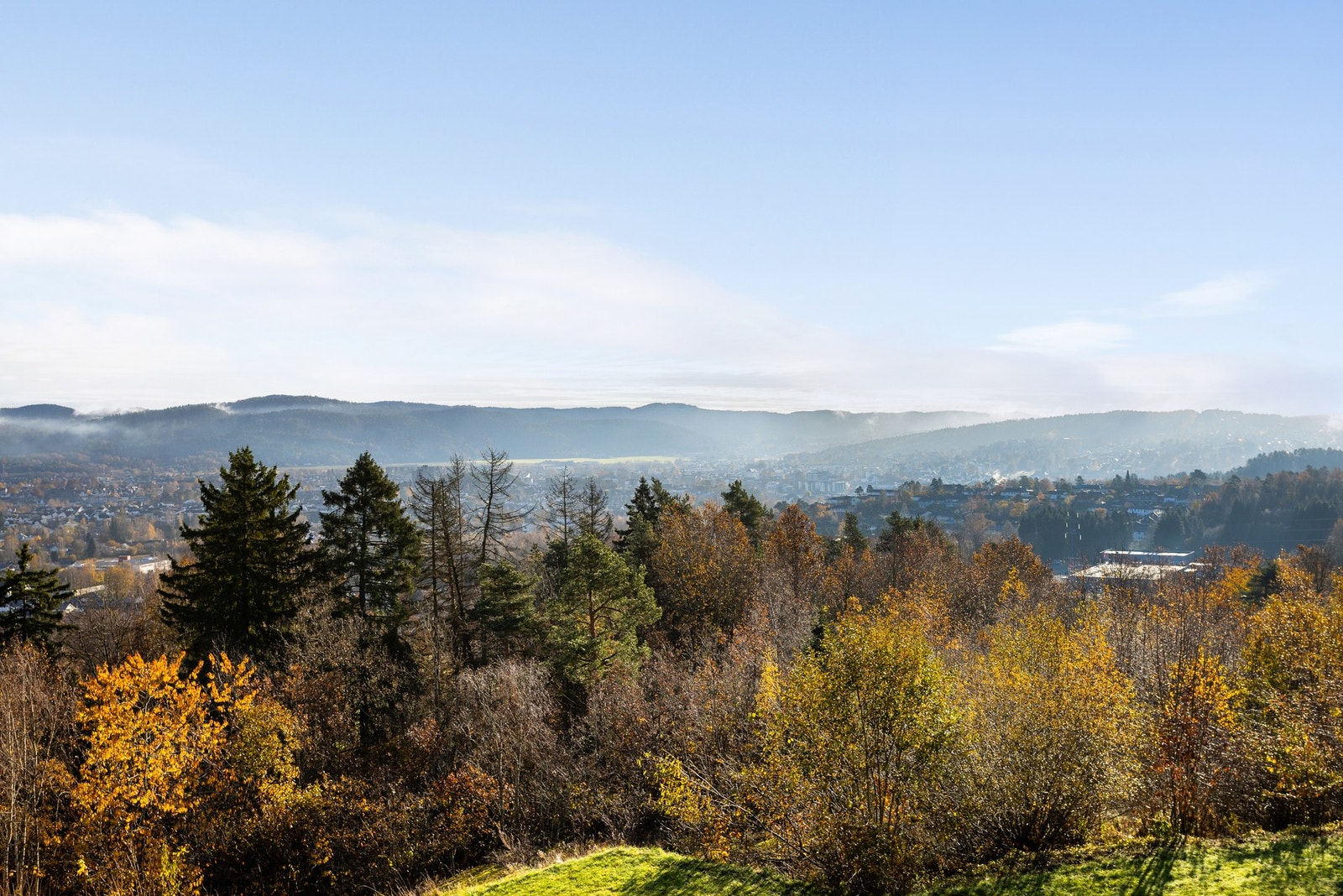 Flott utsikt og innglasset balkong Galleribilde