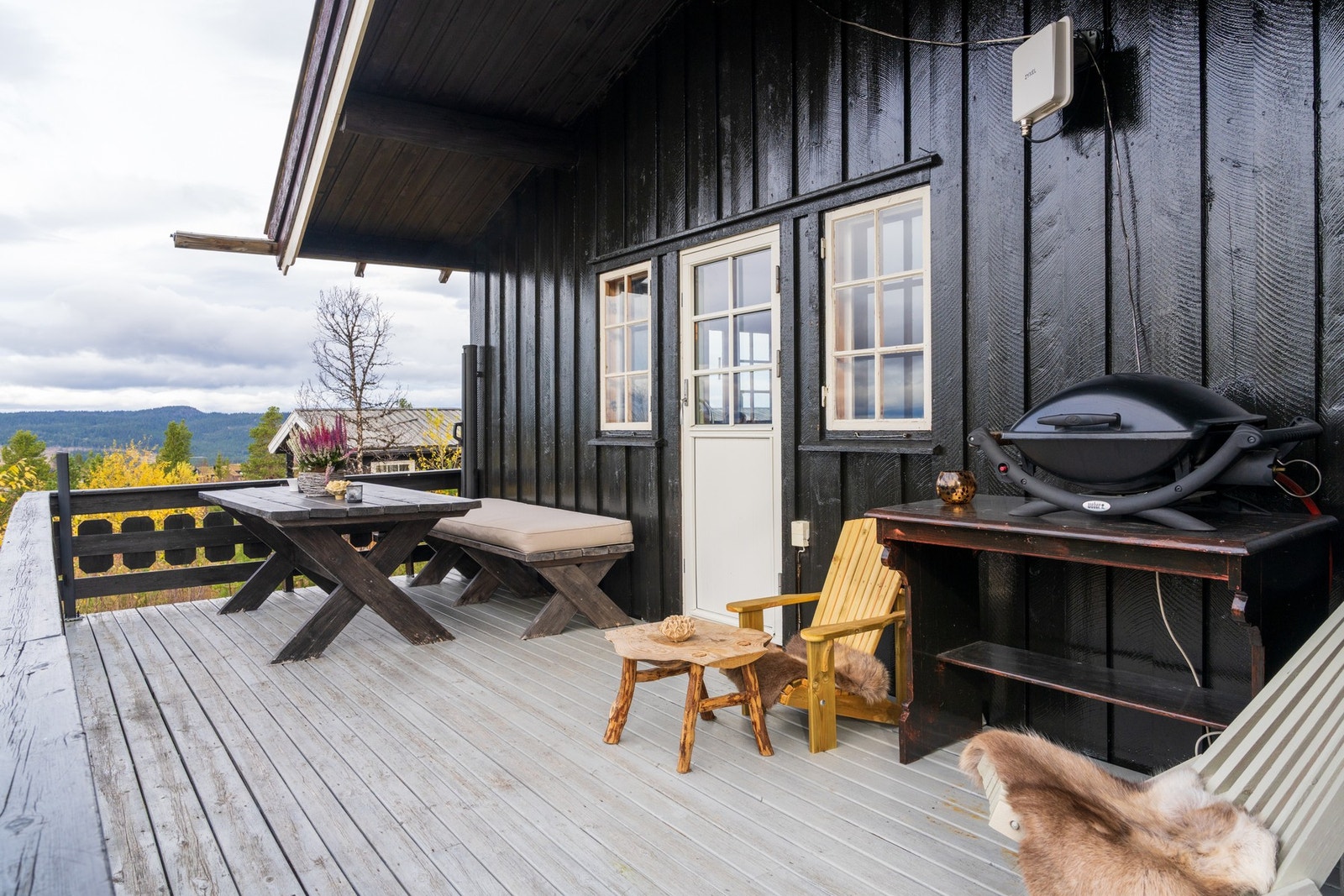 Verandaen er romslig med plass til ønsket utemøblement. Galleribilde