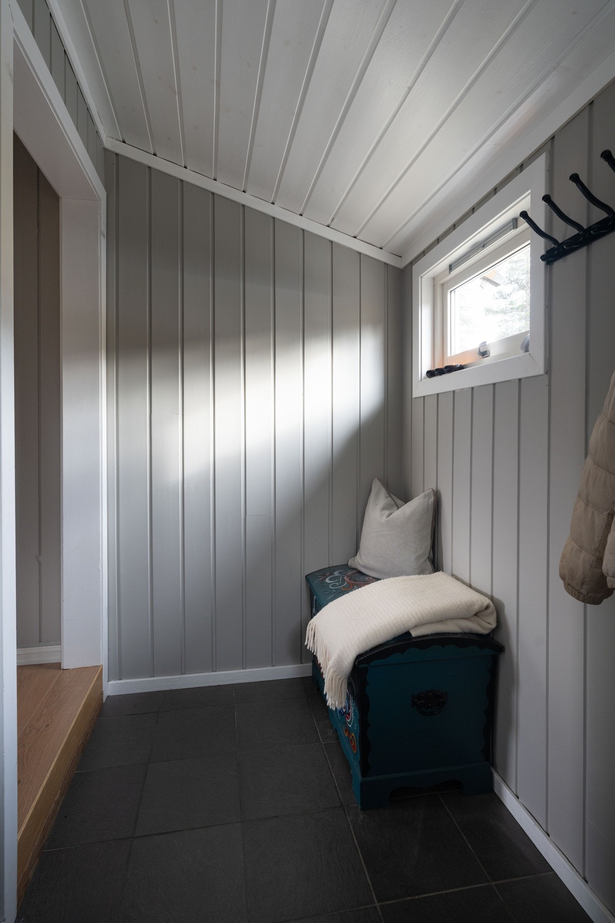 Entrè en har også plass til sittebenk eller annet for oppbevaring. Galleribilde