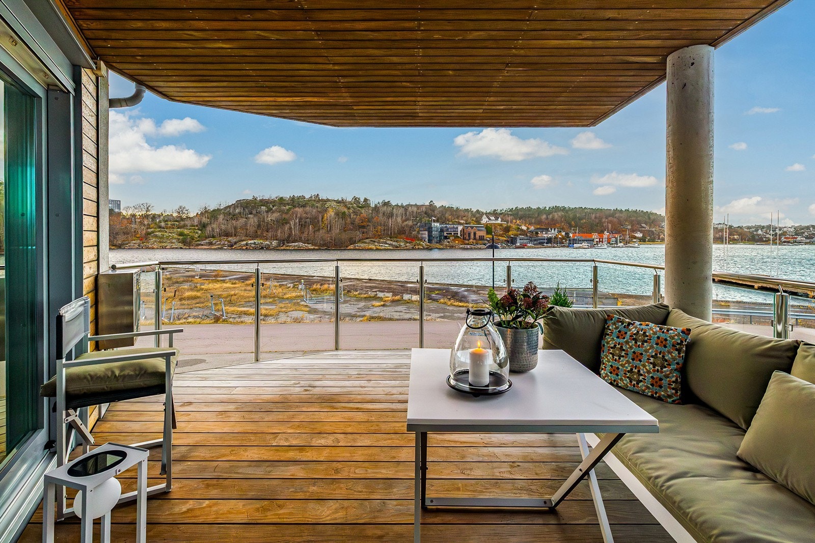 Her er det rikelig med plass til utemøbler. Galleribilde