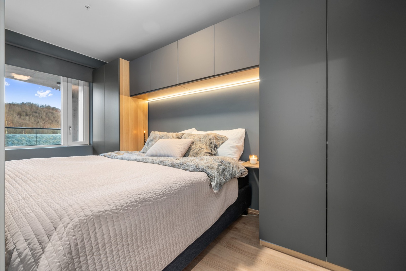 Soverommet er på 9,5m² og har svært god lagringsplass. Galleribilde