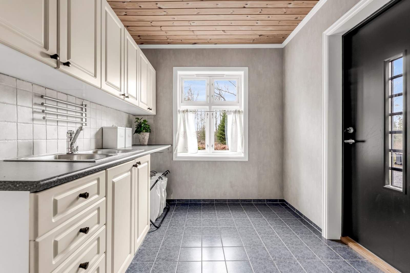 Fra vaskerommet har man også egen utgang Galleribilde