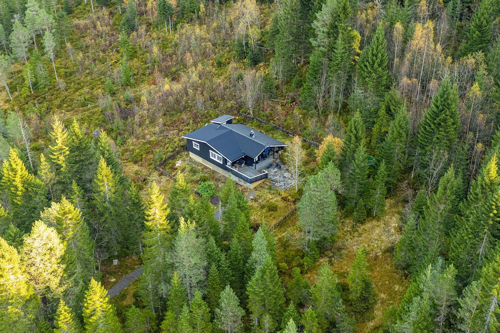 En koselig hytte beliggende i naturskjønne omgivelser Galleribilde