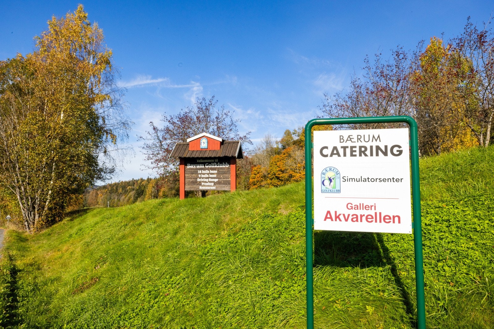 En kort biltur fra eiendommen finner du Bærum golfklubb. Galleribilde