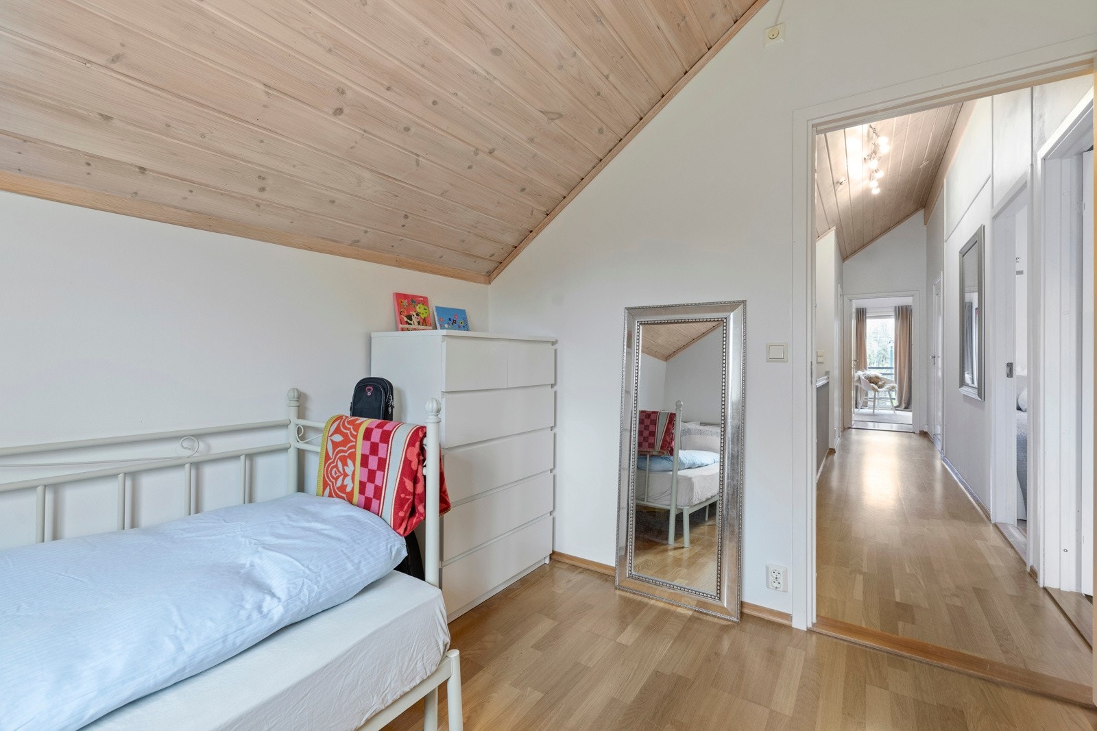 Det andre soverommet med fint lysinnslipp. Galleribilde