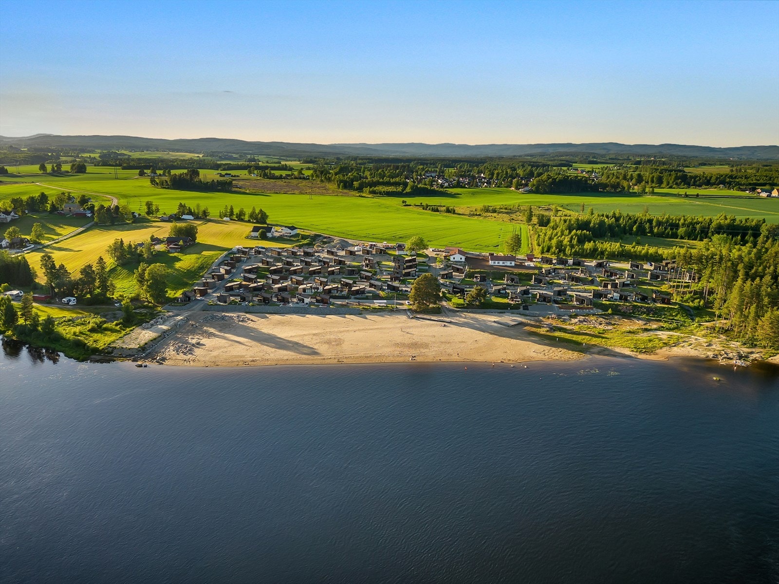 Barnevennlig hytteområde med kort vei til strand og friluftsområder Galleribilde
