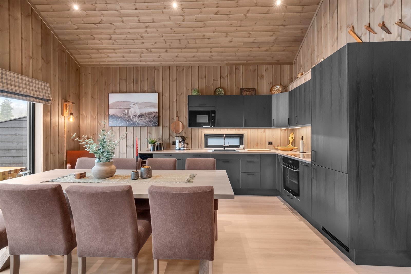 Innvendige bilder er hentet fra nabohytten Heddersvegen 2C Galleribilde