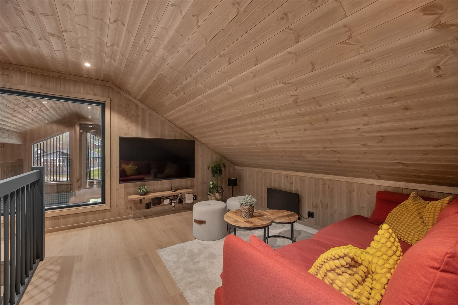 Innvendige bilder er hentet fra nabohytten Heddersvegen 2C Galleribilde