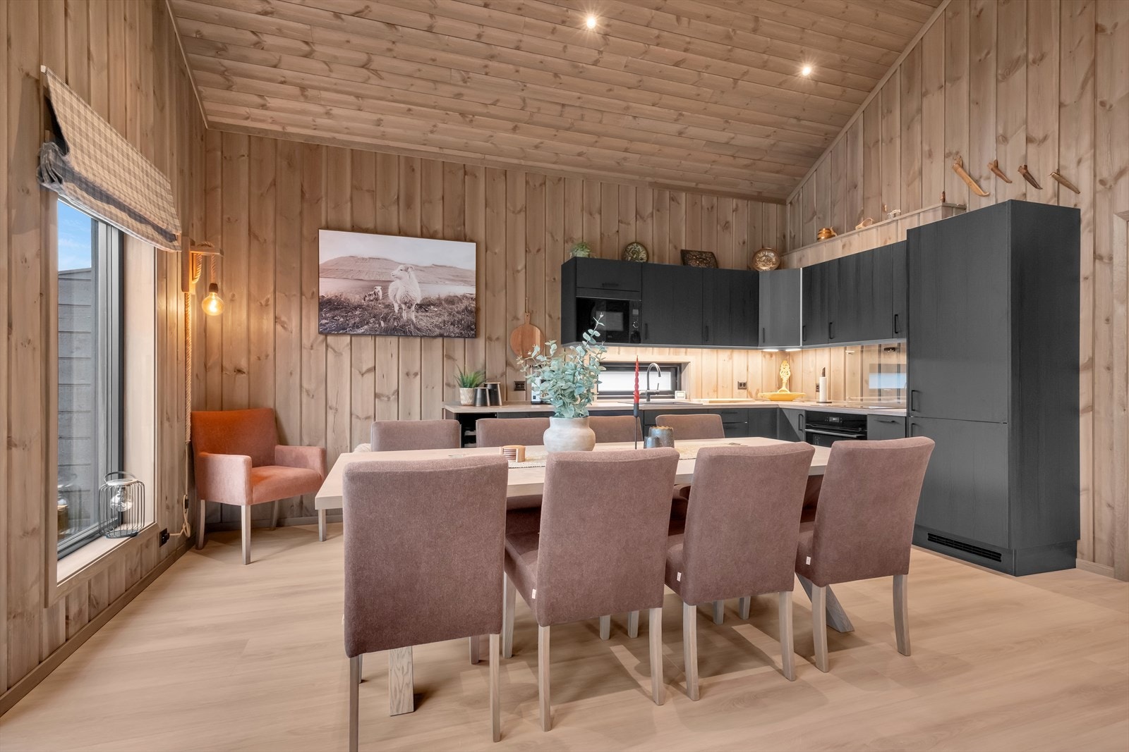 Innvendige bilder er hentet fra nabohytten Heddersvegen 2C Galleribilde