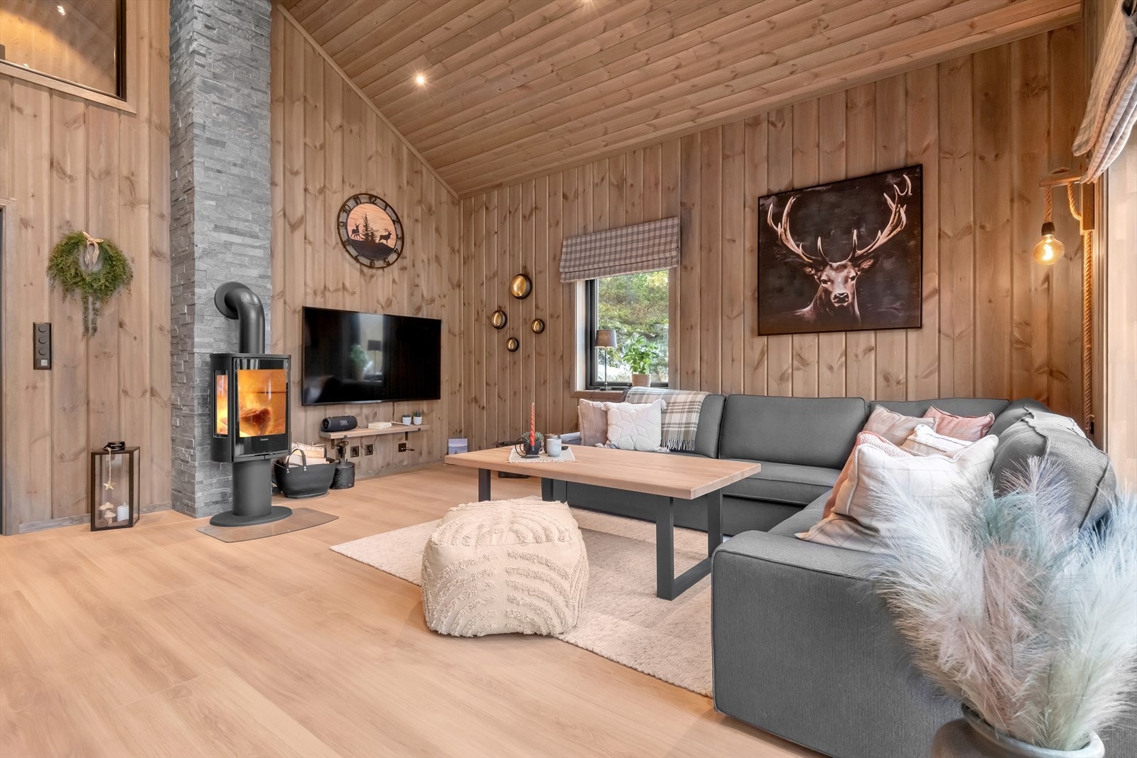 Innvendige bilder er hentet fra nabohytten Heddersvegen 2C Galleribilde