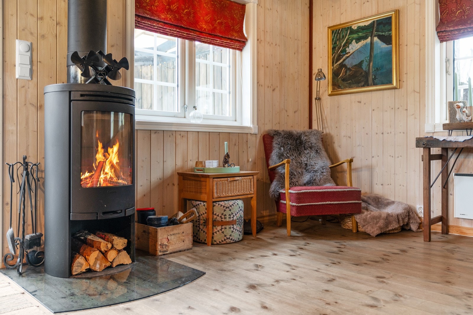 Vedovnen gir god varme og en hyggelig atmosfære. Galleribilde