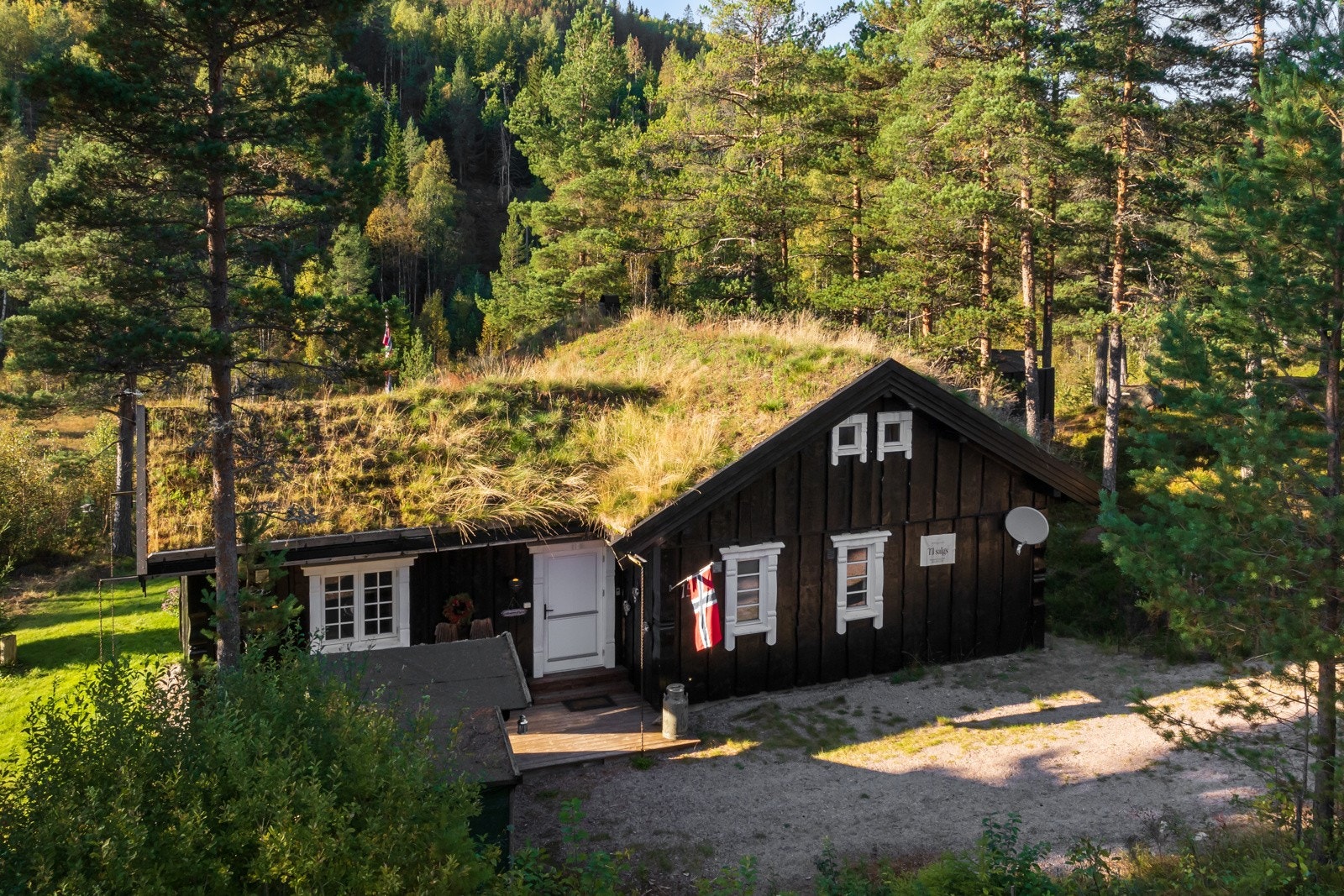 Eiendommen ligger i et nyere og attraktivt hyttefelt, kun 5 minutter unna populære Gautefall Skisenter Galleribilde