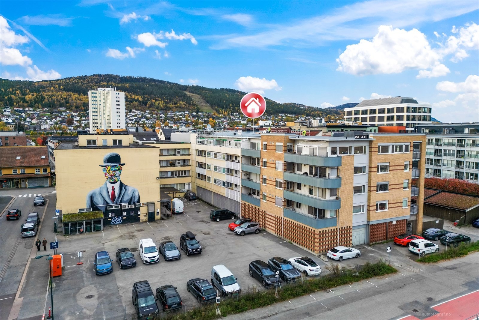 Attraktivt beliggende leilighet med god planløsning og sentral beliggenhet i Strømsø sentrum. Umiddelbar nærhet til Drammen Togstasjon. Galleribilde