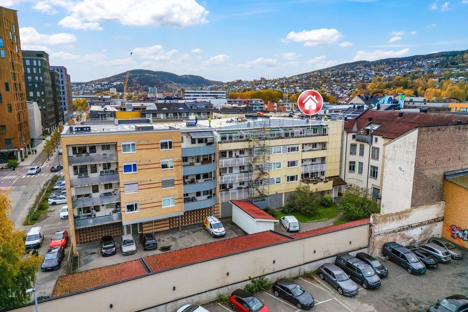 3-roms toppleilighet med 14 kvm. vestvendt balkong. Galleribilde