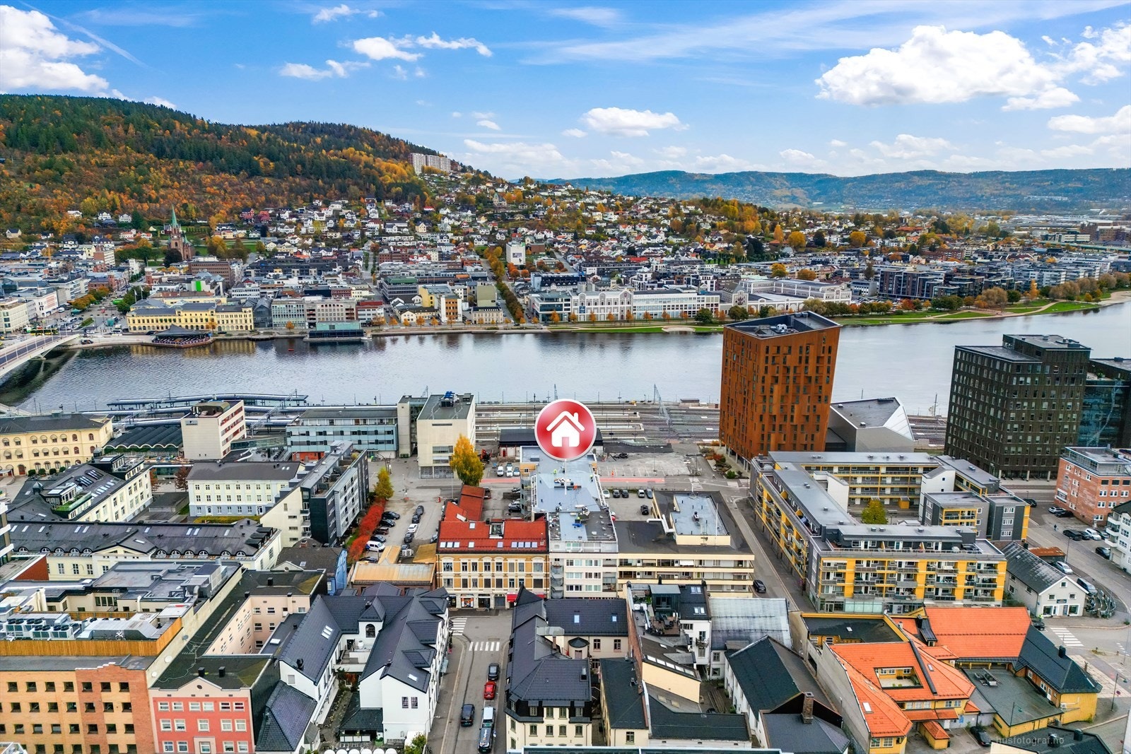 Sentral beliggenhet i Strømsø sentrum med kort vei til de fleste fasiliteter. Galleribilde