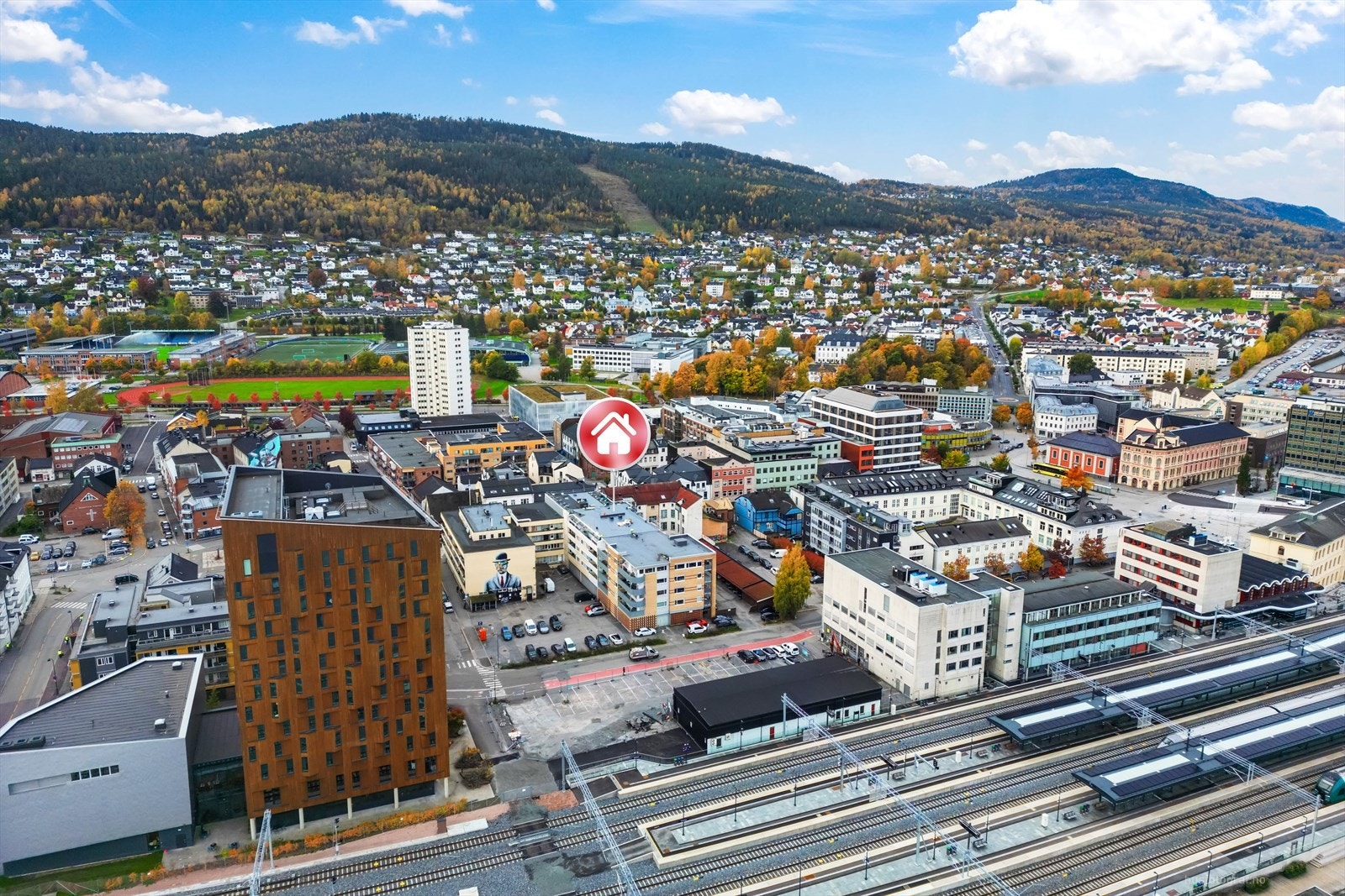 Sentral beliggenhet i Strømsø sentrum med kort vei til de fleste fasiliteter. Galleribilde