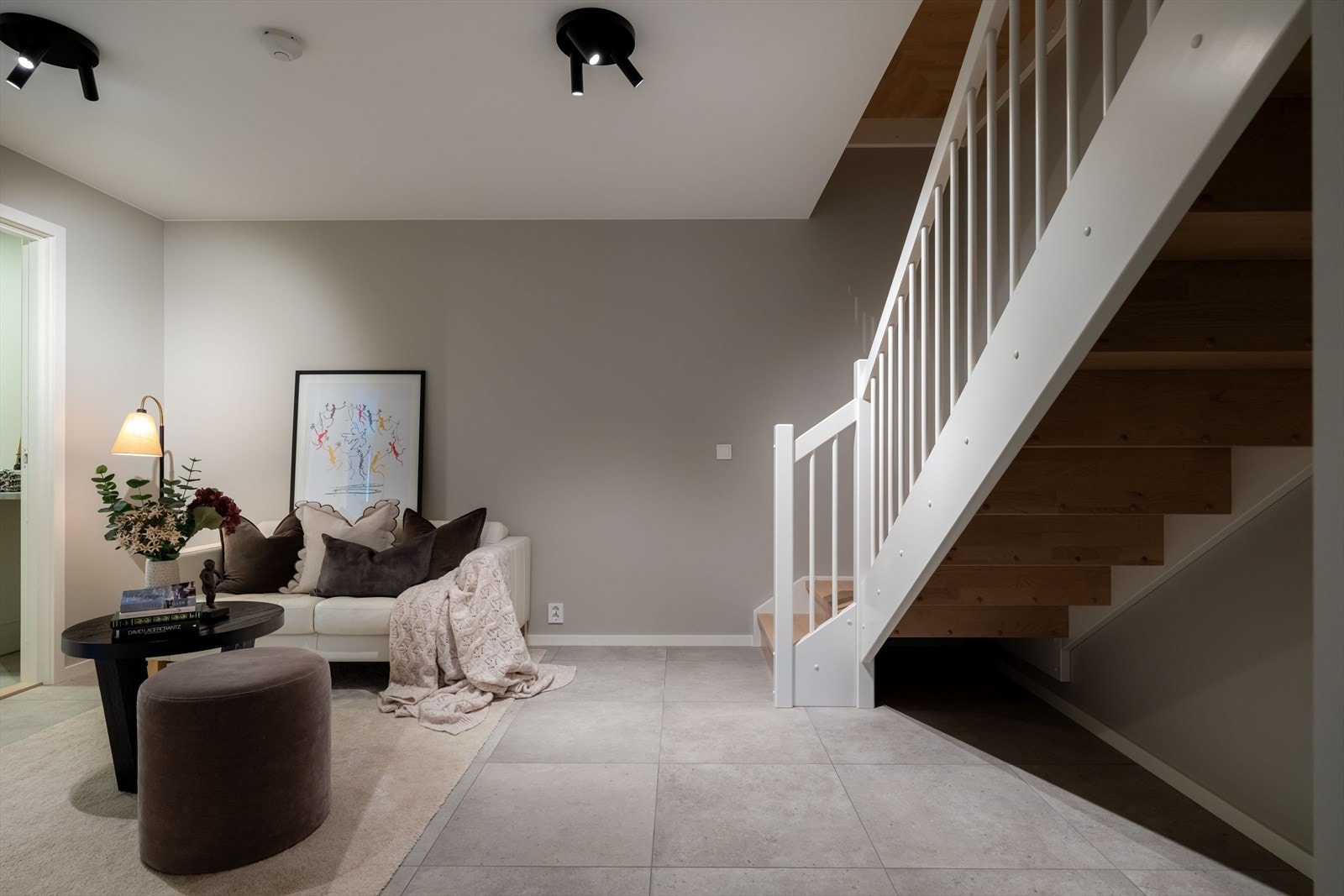 I underetasjen er det er svært gode lagringsmuligheter. Galleribilde