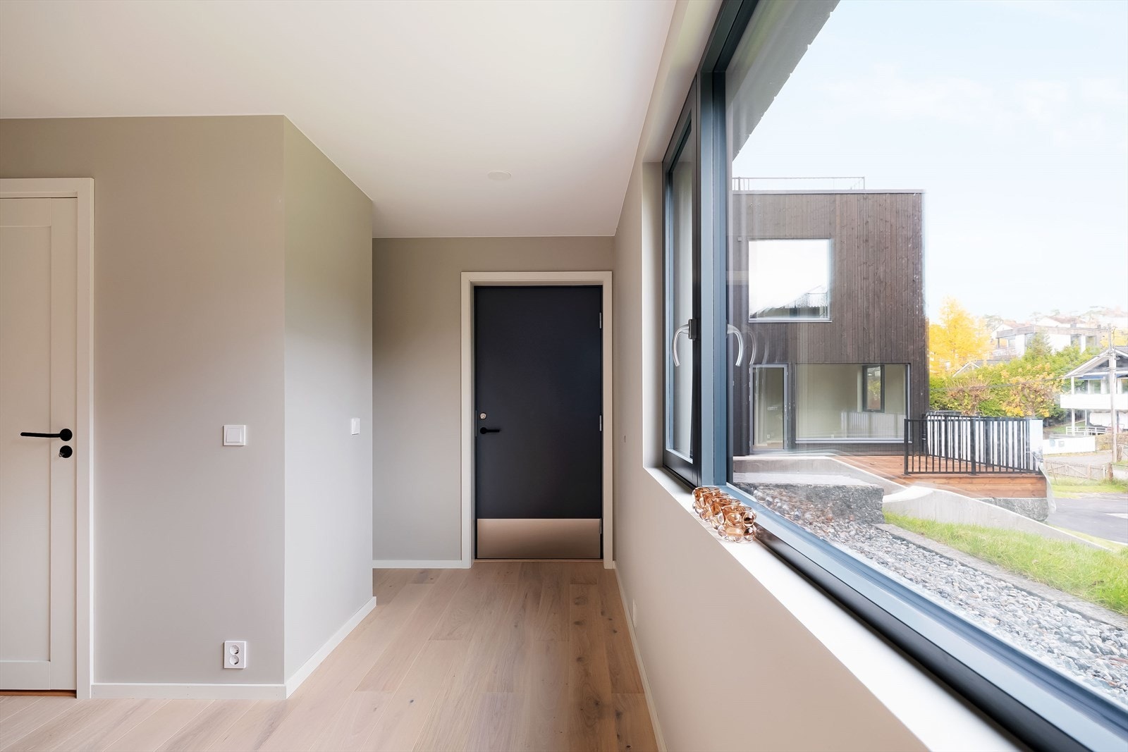 Kjellerstuen har egen inngangsdør og kan gjøres om til hybel. Galleribilde