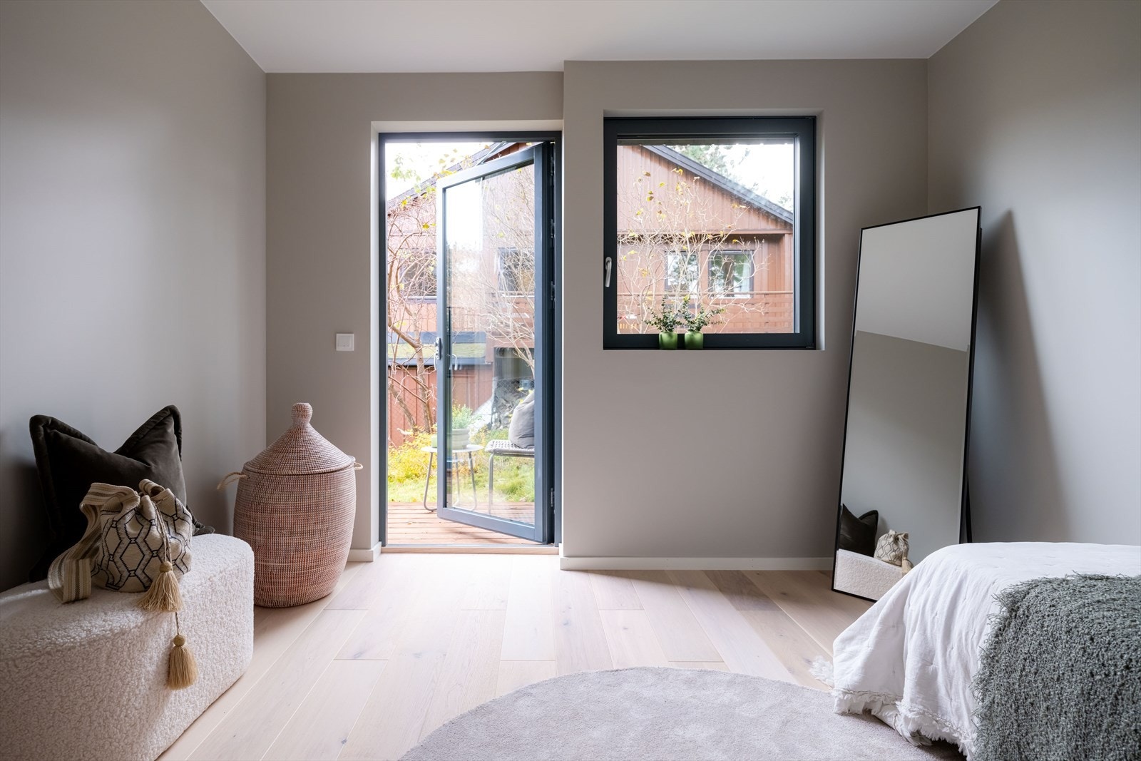 Soverommet har videre adkomst til platting. Galleribilde